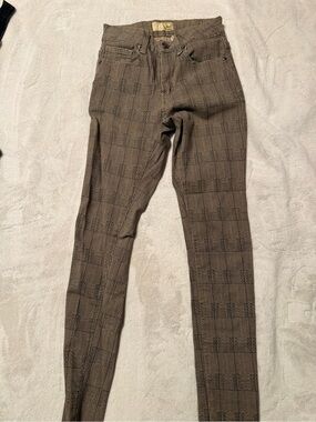 Hybrid & company Women's Skinny Plaid Pants in Brown Plaid